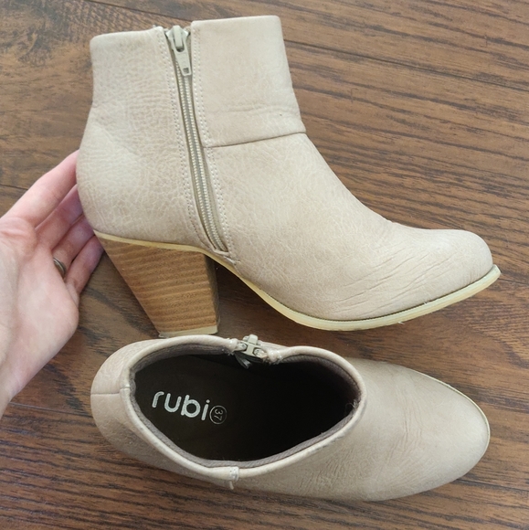 ❌SOLD❌ Cream/pink Ankle boots/booties - Picture 5 of 5